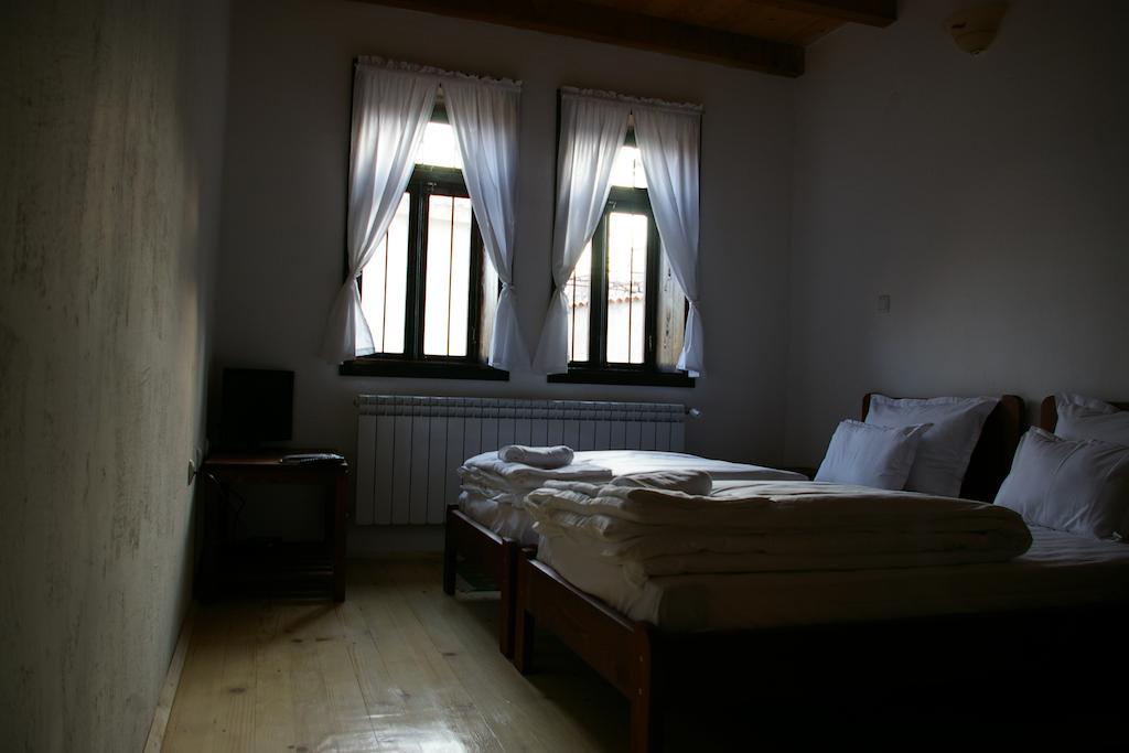 Mutafova Guest House Veliki Preslav Rum bild