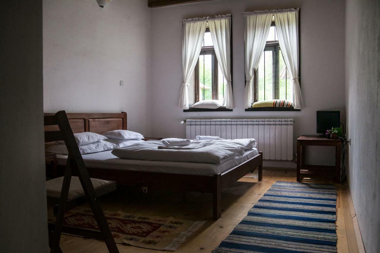 Mutafova Guest House Veliki Preslav Exteriör bild
